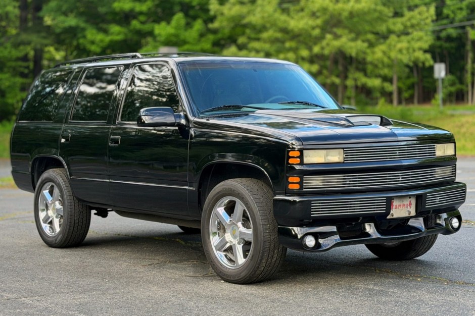 1999 Chevrolet Tahoe sold at auction for $10,000