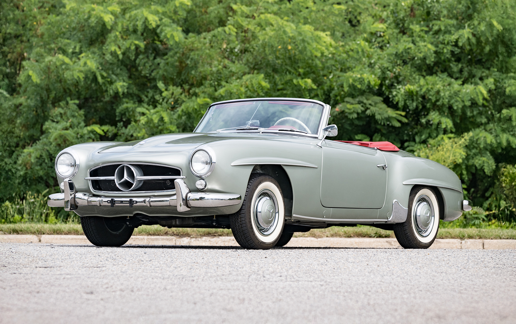 1960 Mercedes-Benz 190SL sold at auction for $196,000