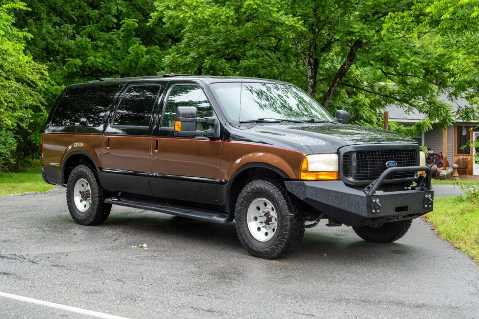 2000 Ford Excursion sold at auction for $4,000