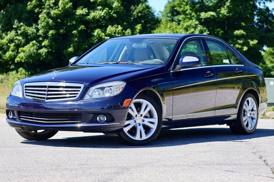 2009 Mercedes-Benz C-Class sold at auction for $9,000