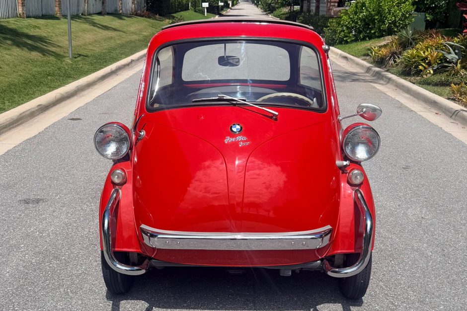 1957 BMW Isetta sold at auction for $25,000