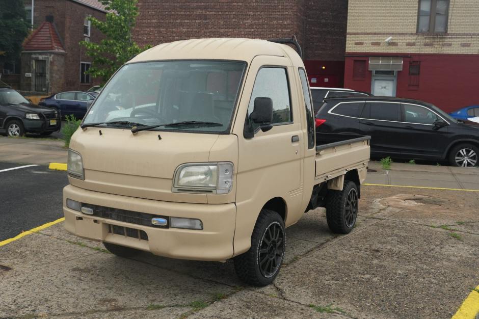 2000 Daihatsu Hijet sold at auction for $8,400