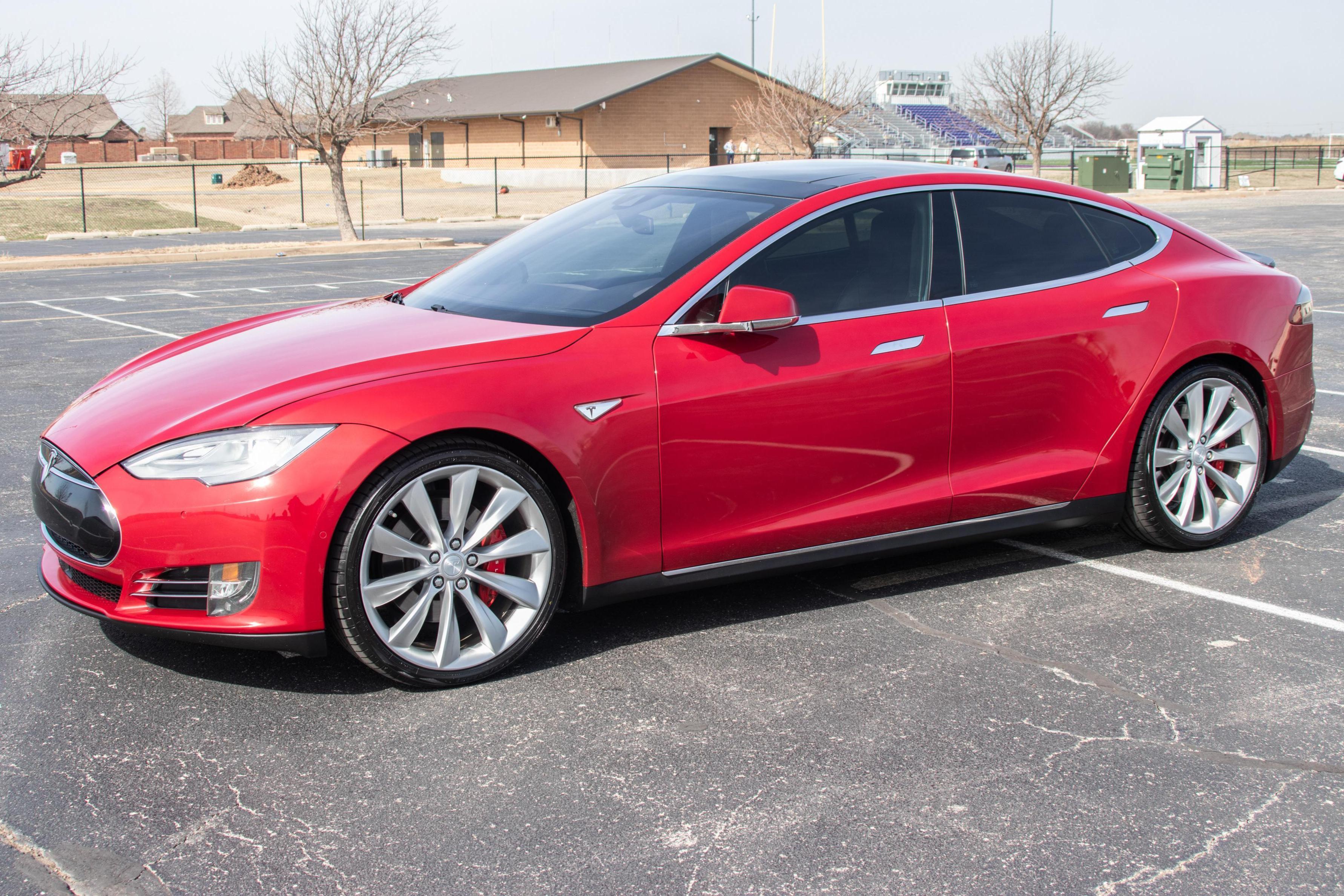 2016 Tesla Model S sold at auction for $13,100