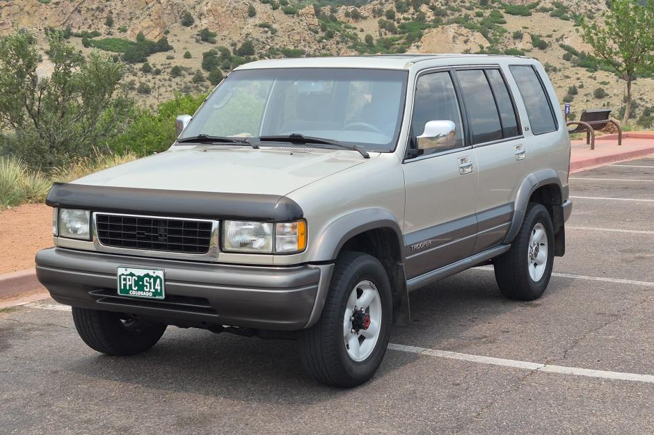 1996 Isuzu Trooper sold at auction for $6,100