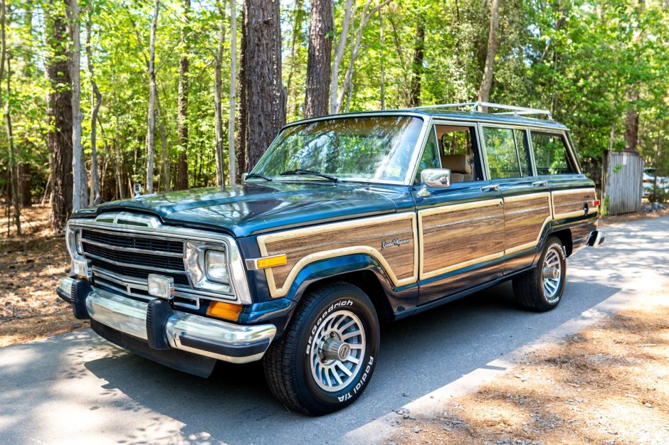 1988 Jeep Wagoneer/Grand Wagoneer (1963–1991) sold at auction for $20,000