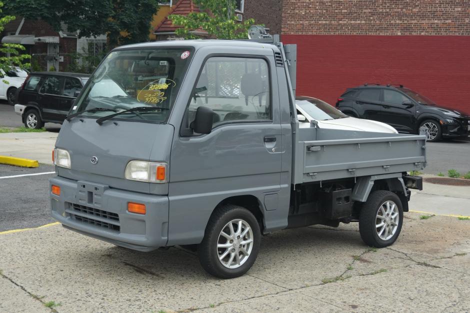 1995 Subaru Sambar sold at auction for $8,800
