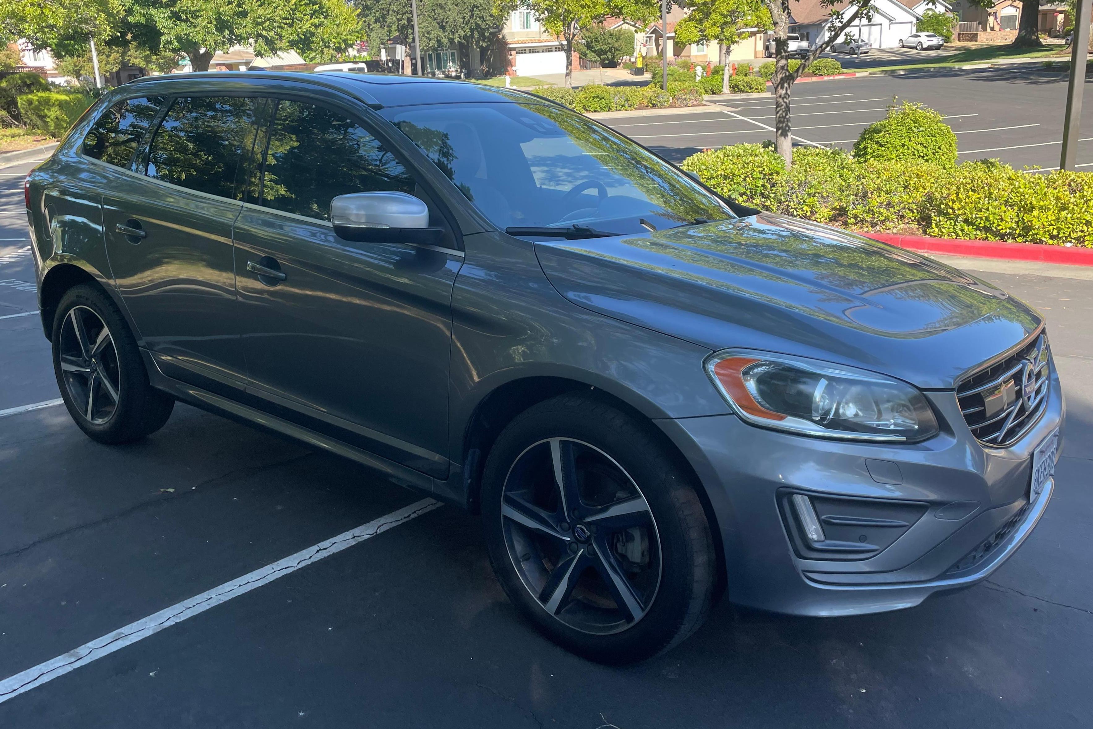 2016 Volvo XC60 sold at auction for $7,700