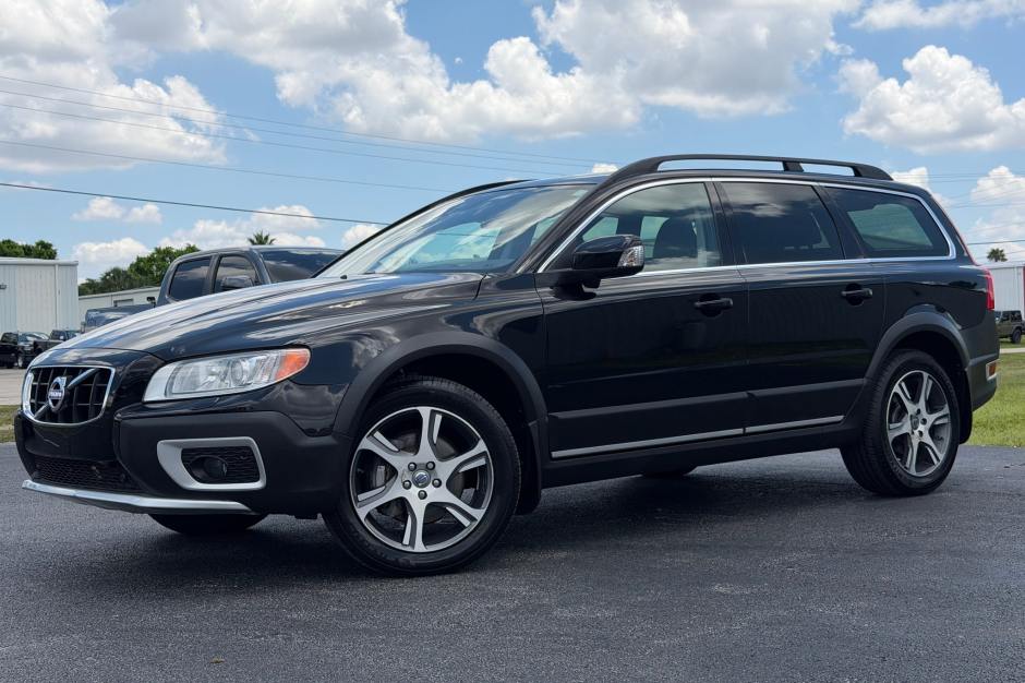 2013 Volvo XC70 sold at auction for $15,500