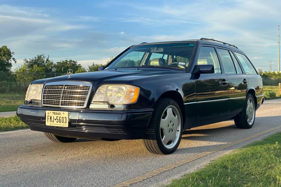 1995 Mercedes-Benz E-Class sold at auction for $13,000