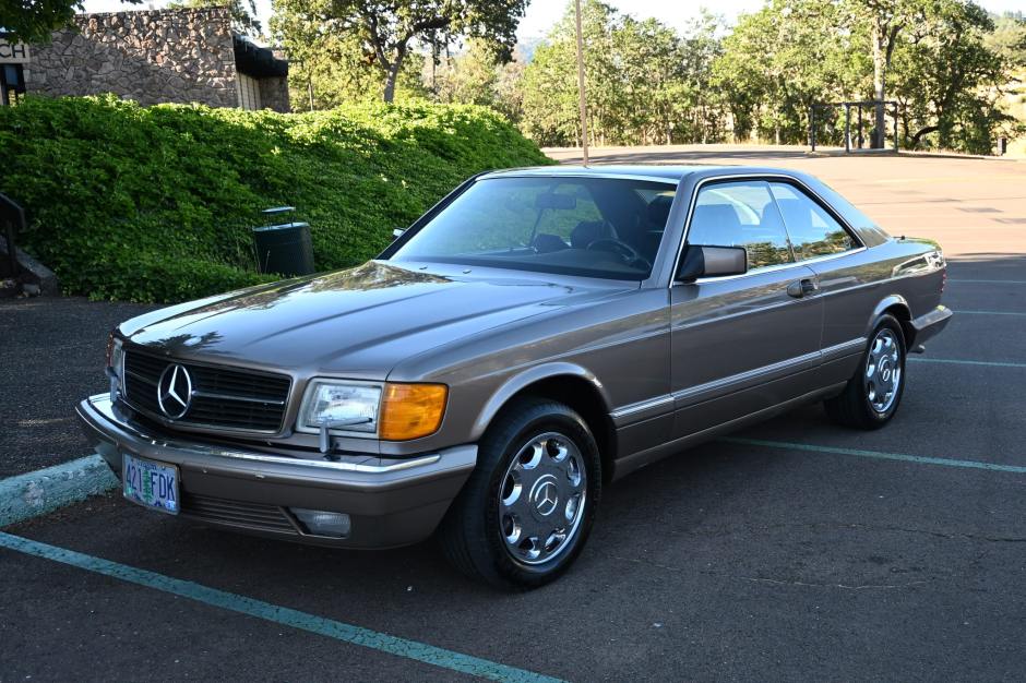 1990 Mercedes-Benz C126 sold at auction for $17,000