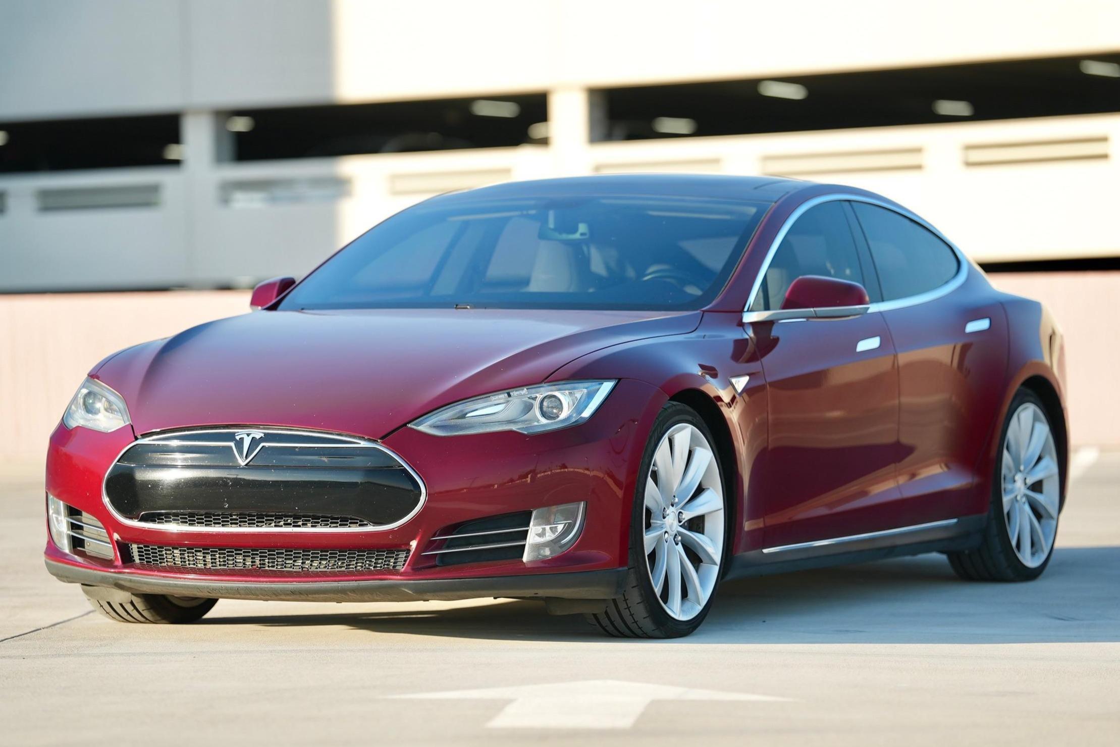2012 Tesla Model S sold at auction for $20,000