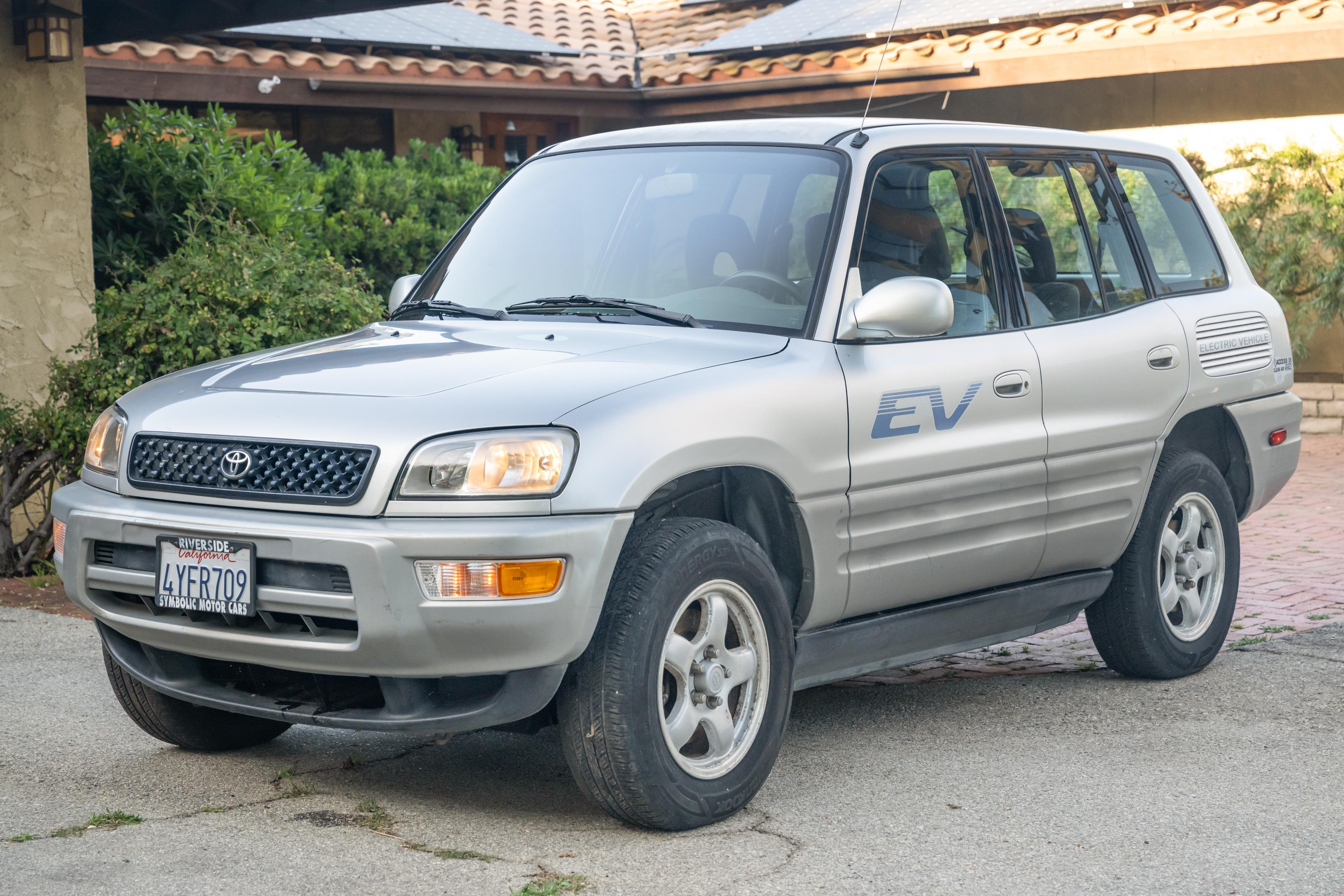 2002 Toyota RAV4 sold at auction for $3,000
