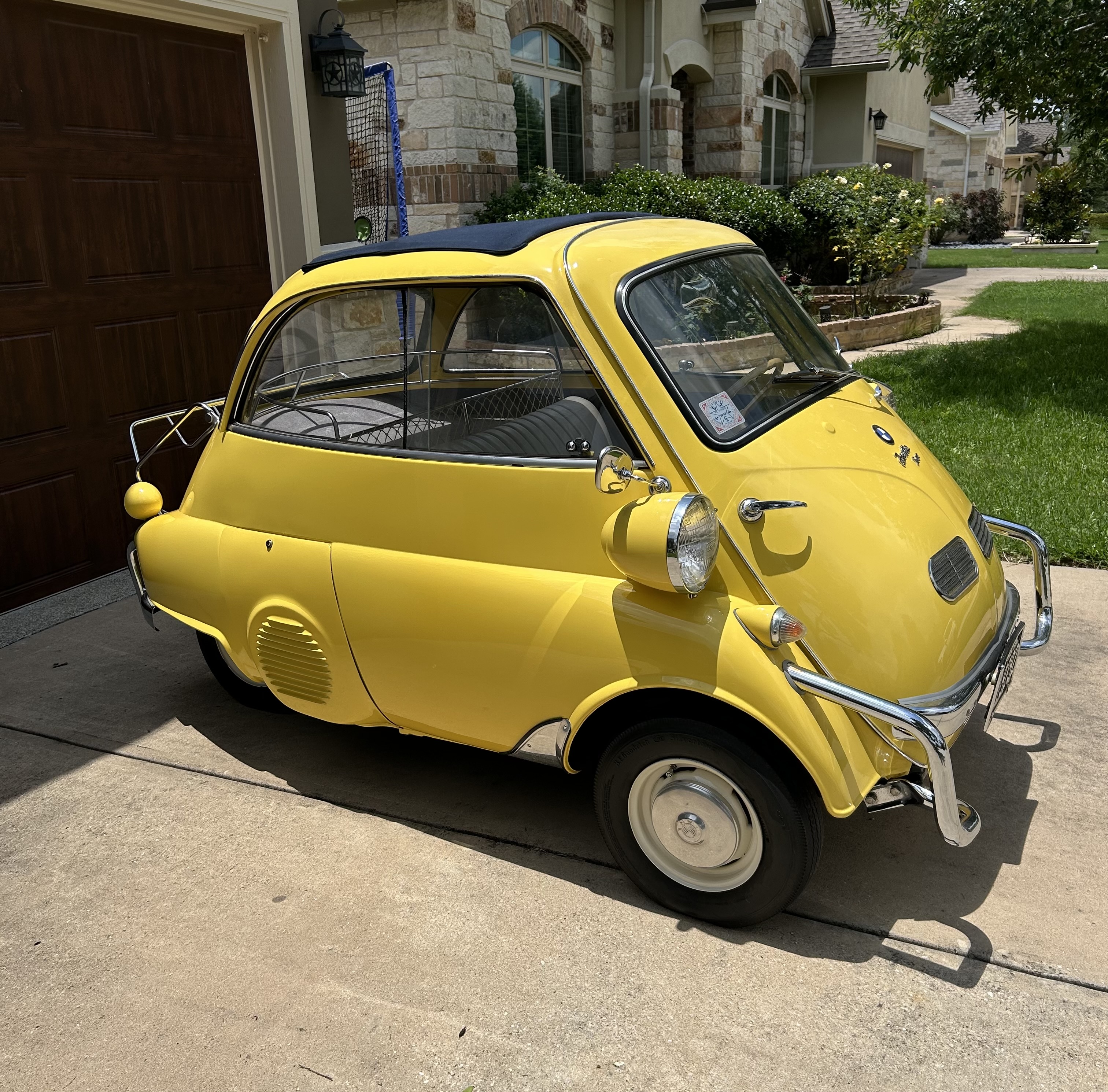 1958 BMW Isetta sold at auction for $25,250