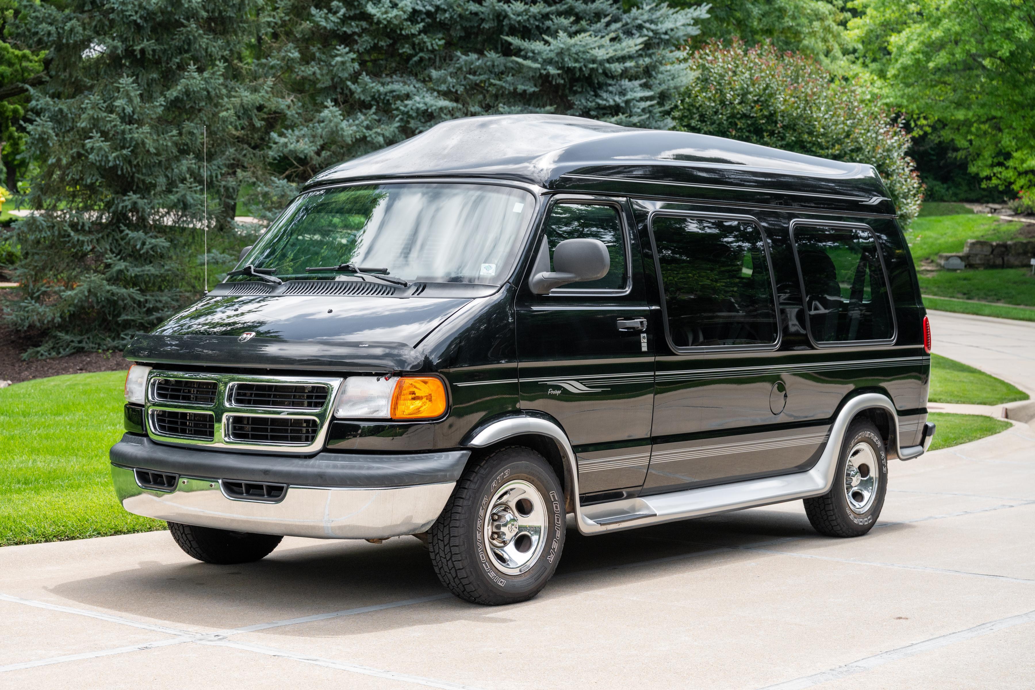 2002 Dodge B-Series sold at auction for $10,500