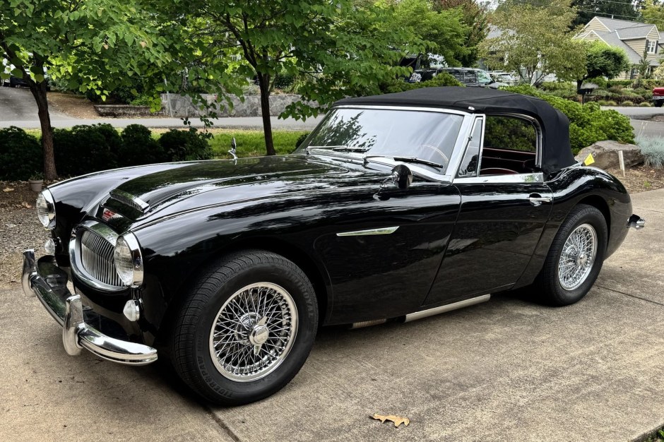 1964 Austin-Healey 3000 sold at auction for $27,000