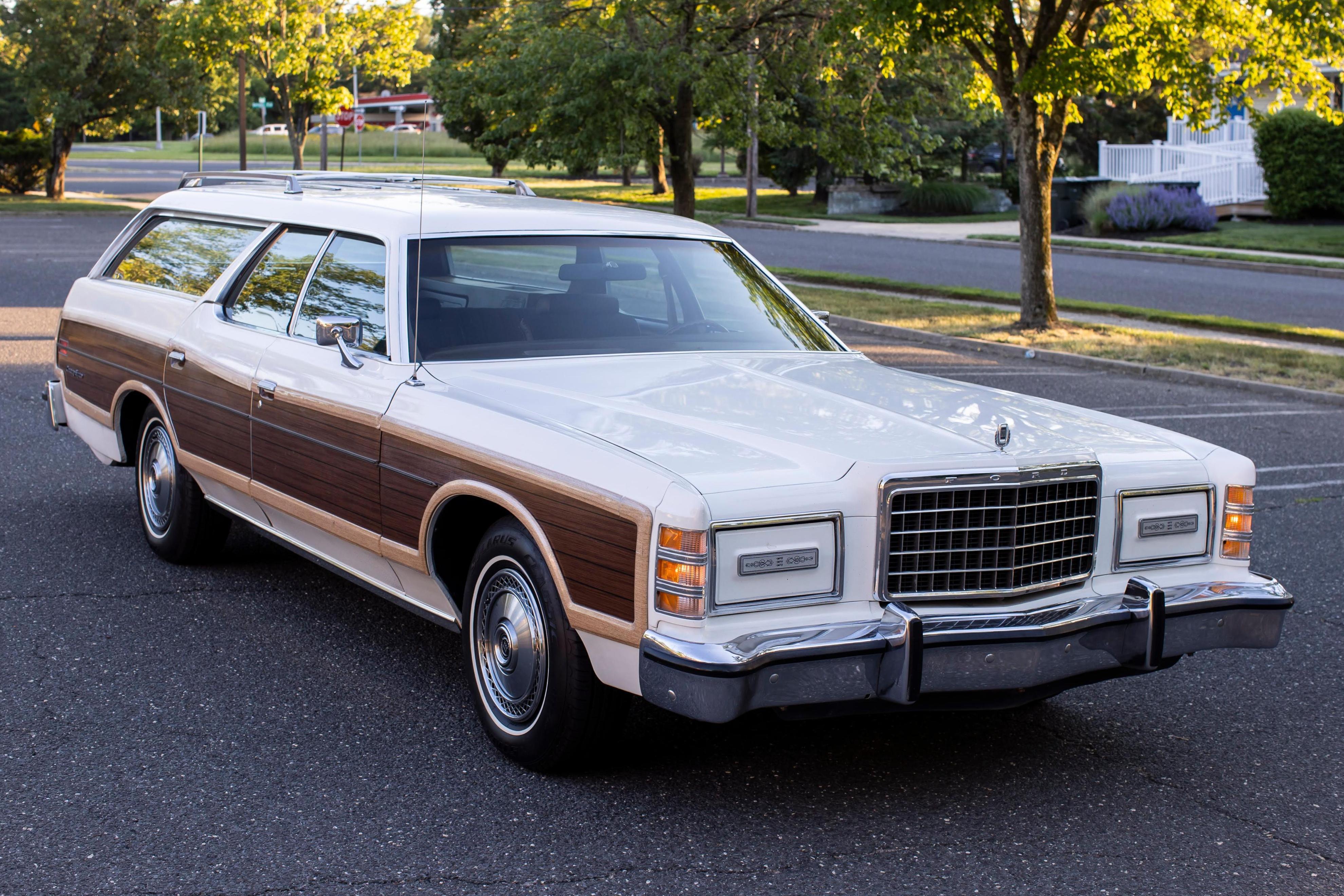 1978 Ford Country Squire sold at auction for $18,000