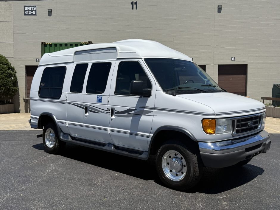 2005 Ford Econoline sold at auction for $16,750