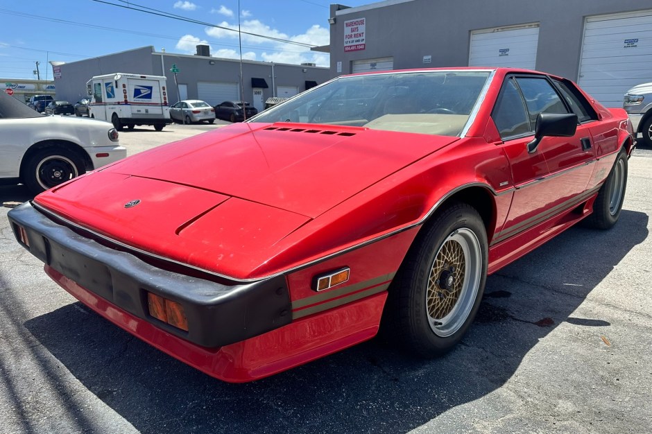 1984 Lotus Esprit sold at auction for $15,500