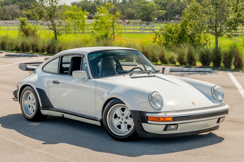 1989 Porsche 930 sold at auction for $224,000