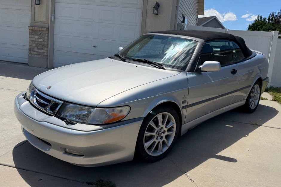 2000 Saab 9-3 sold at auction for $5,700