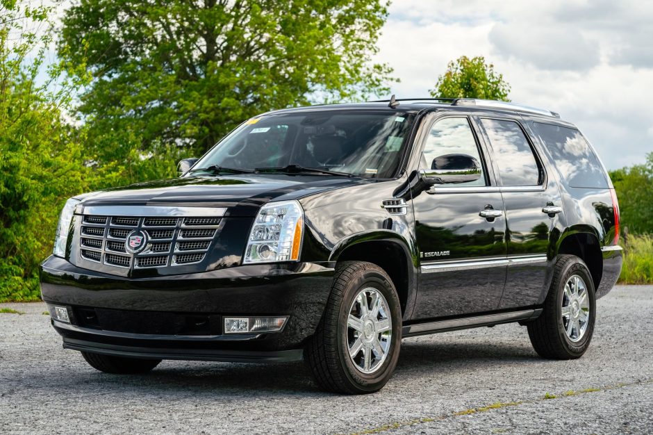2008 Cadillac Escalade sold at auction for $22,850