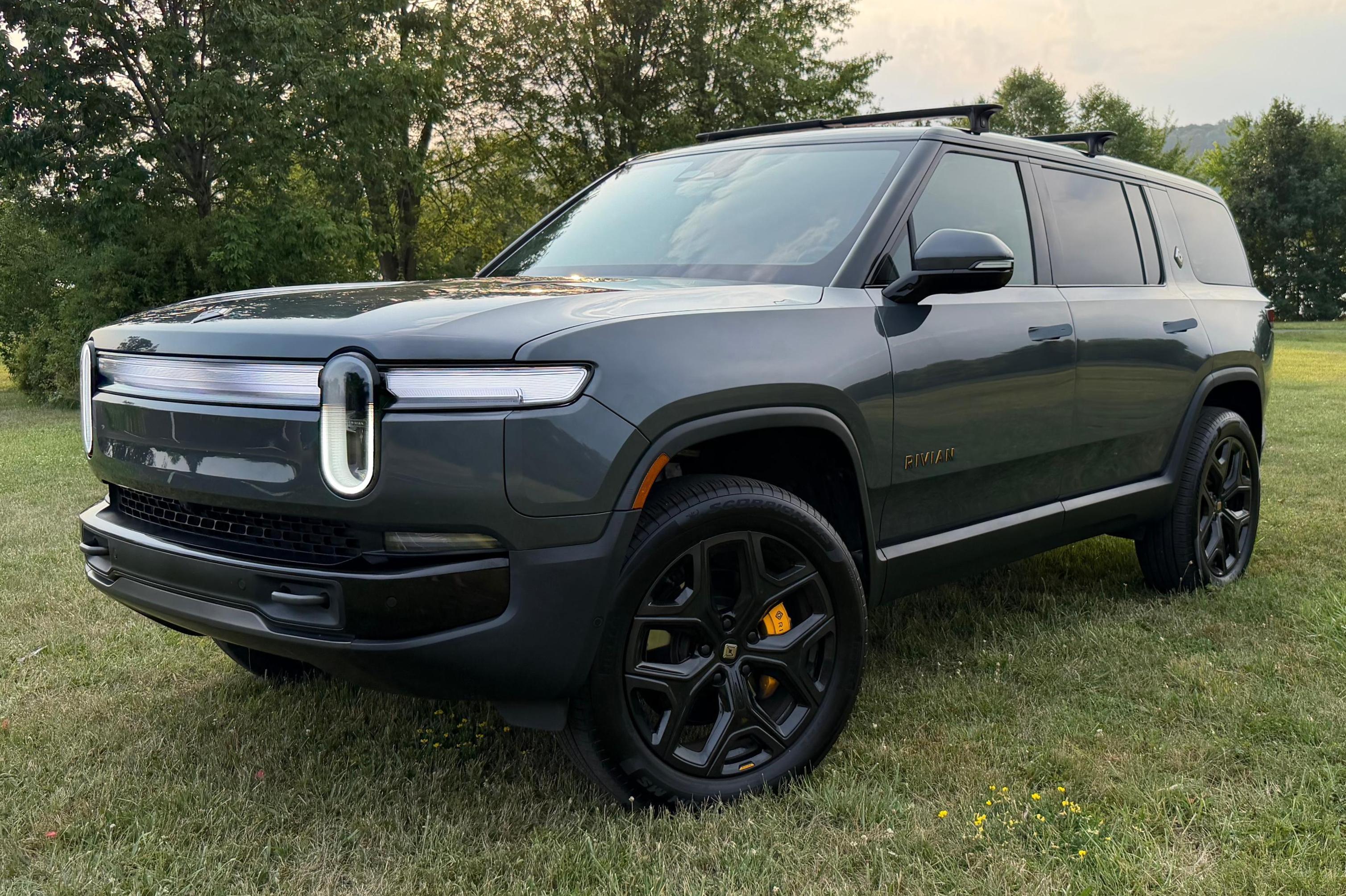 2025 Rivian R1S sold at auction for $85,500