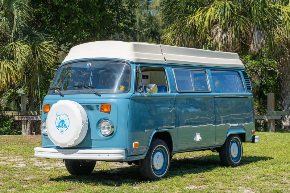 1973 Volkswagen Bus sold at auction for $18,555