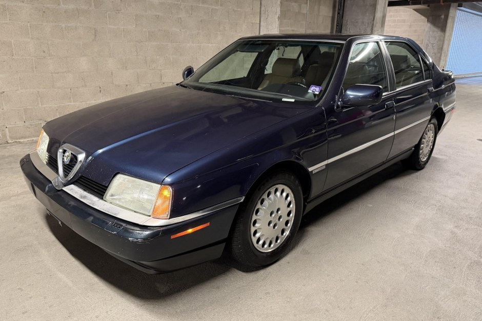 1994 Alfa Romeo 164 sold at auction for $4,500