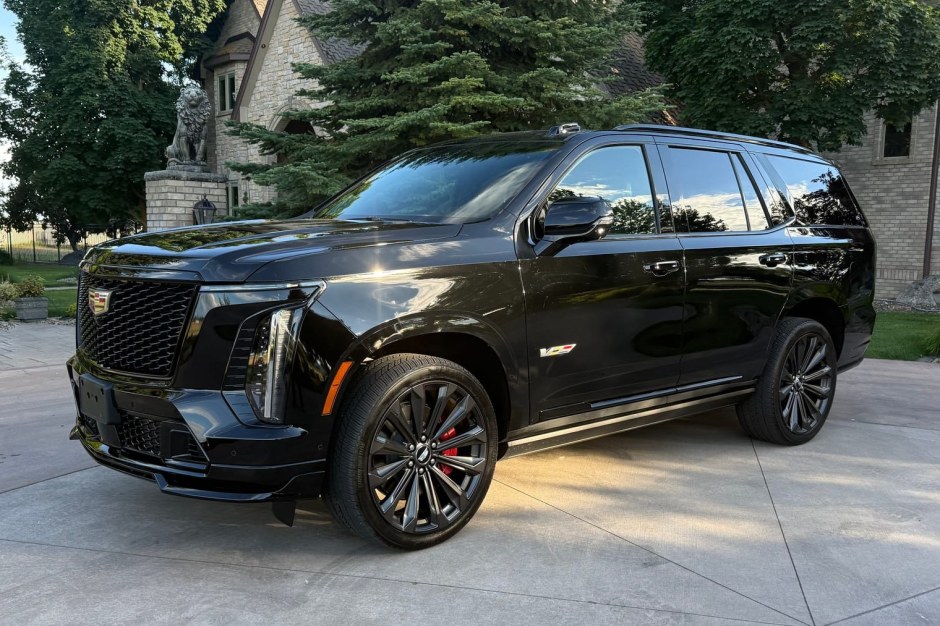2025 Cadillac Escalade sold at auction for $153,000