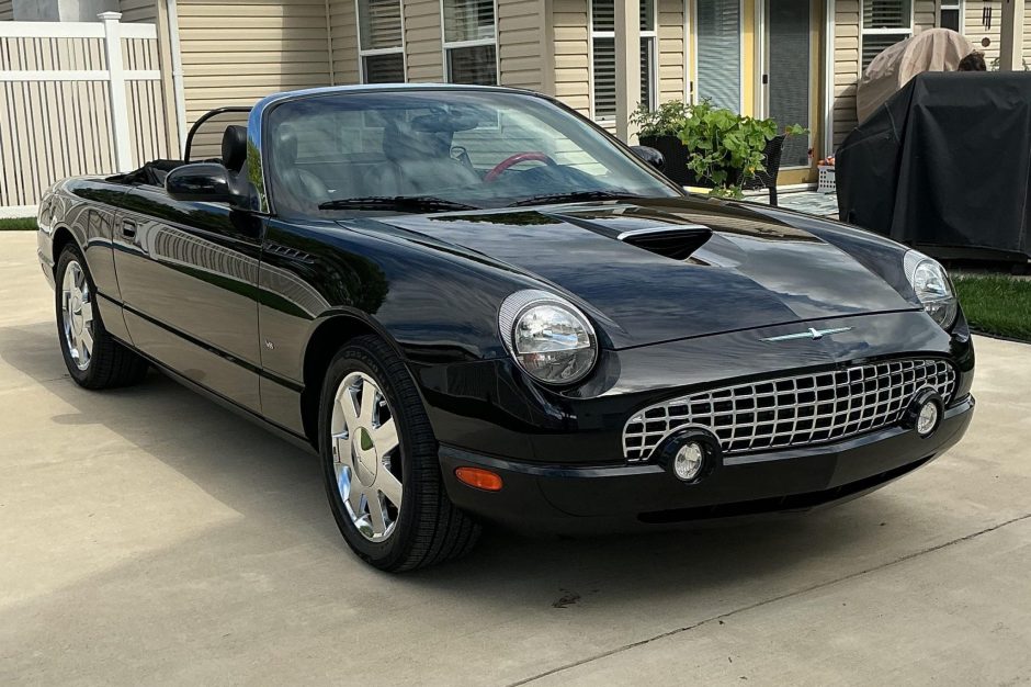 2003 Ford Thunderbird sold at auction for $20,450