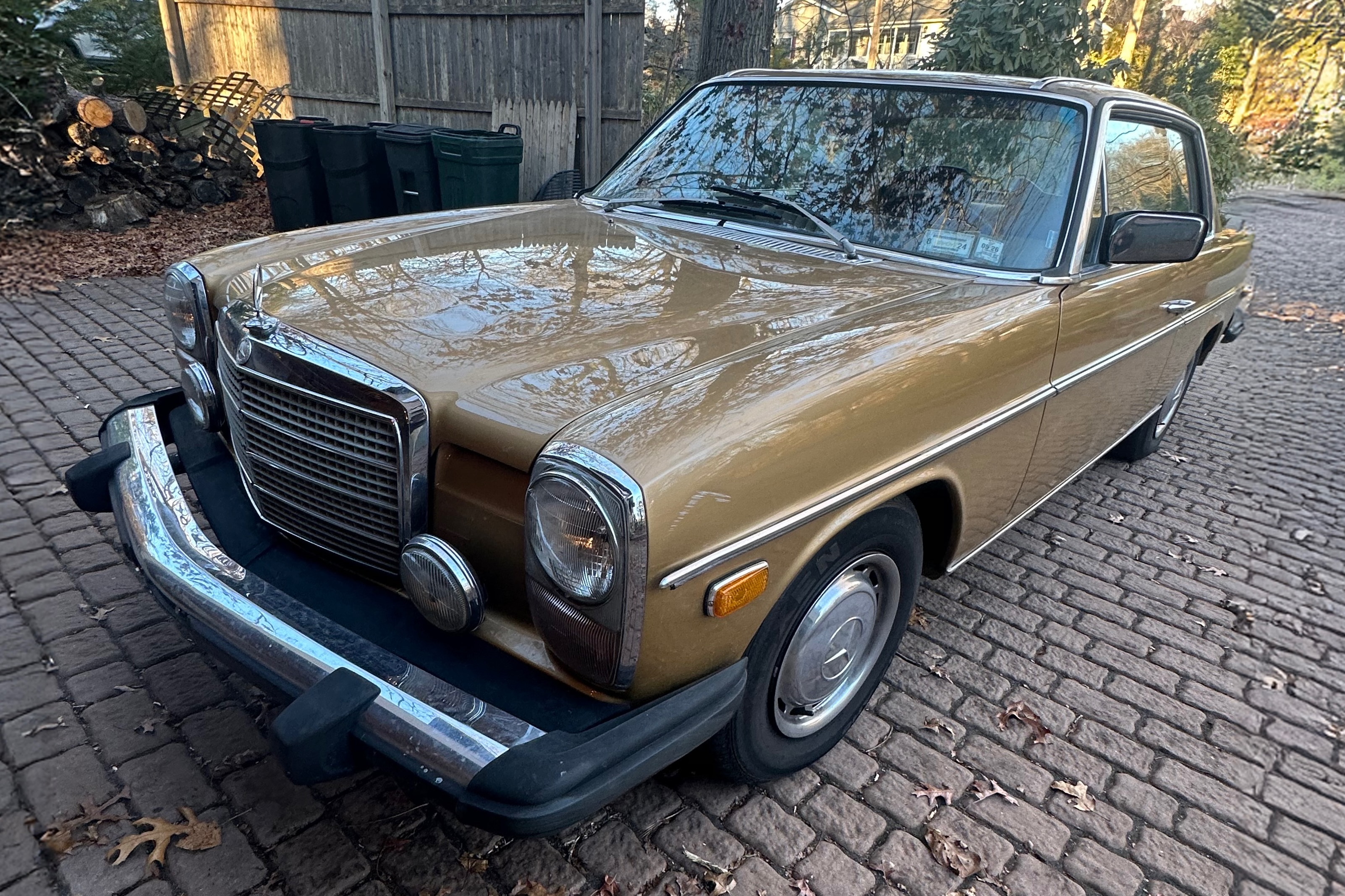 1976 Mercedes-Benz W114/W115 sold at auction for $3,750