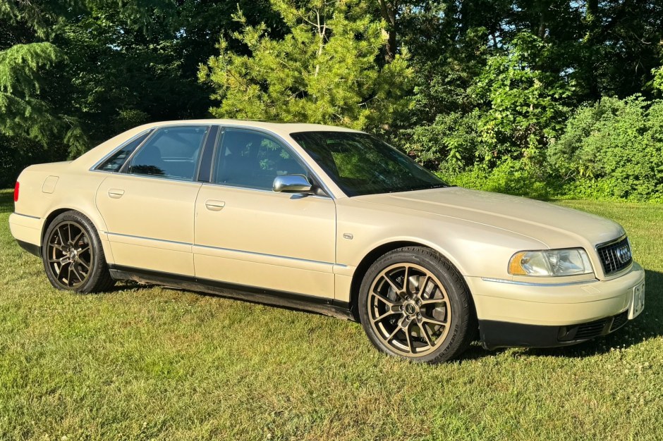 2002 Audi S8 sold at auction for $8,000