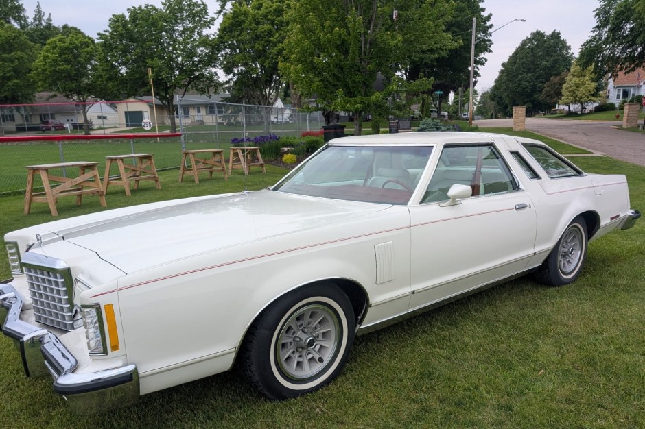 1978 Ford Thunderbird sold at auction for $5,999