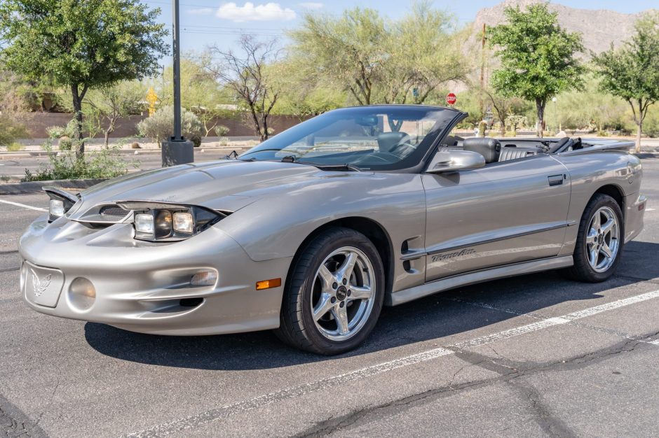2001 Pontiac Firebird sold at auction for $20,500