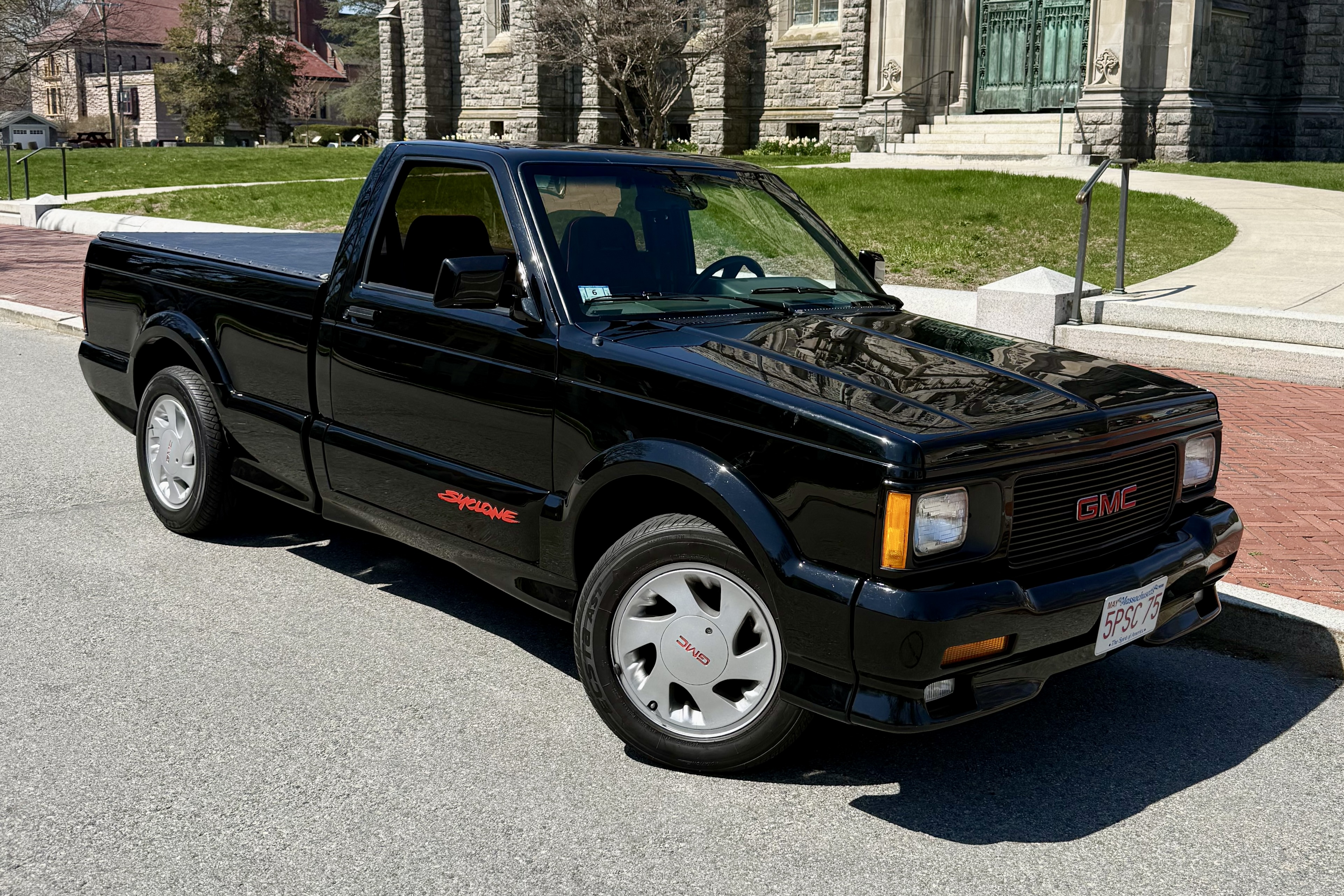 1991 GMC Syclone sold at auction for $26,450