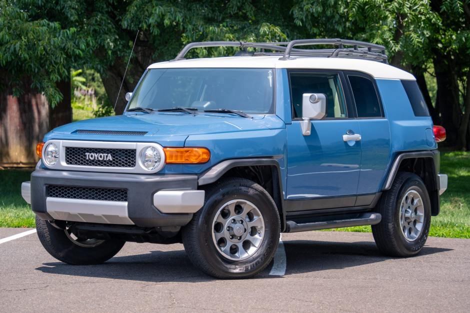 2013 Toyota FJ Cruiser sold at auction for $40,000