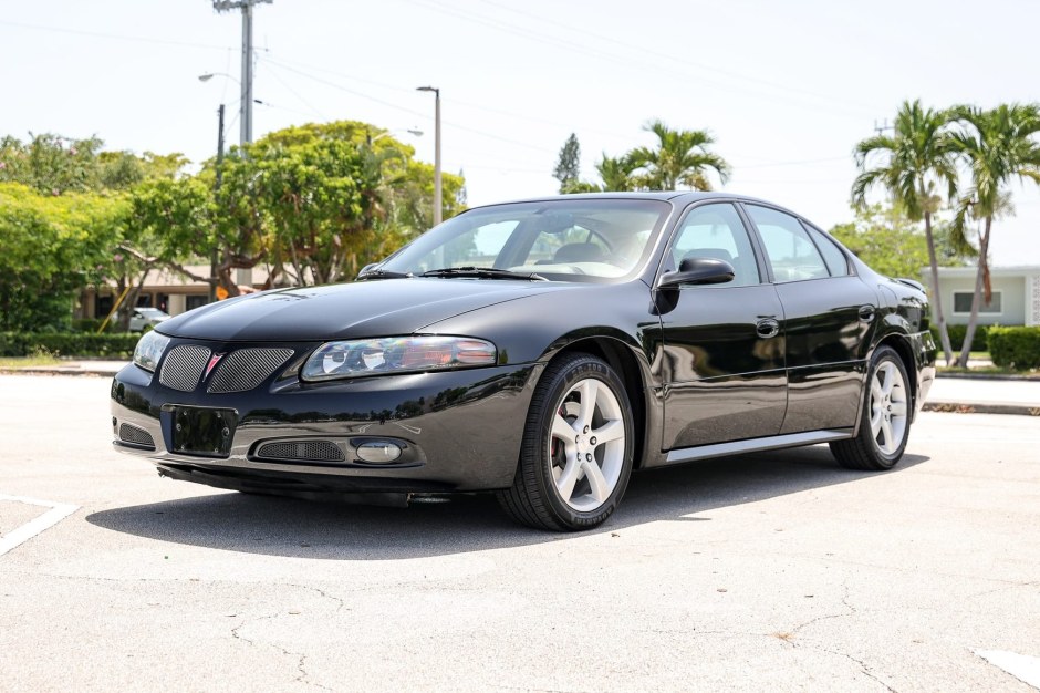2005 Pontiac Bonneville sold at auction for $5,900