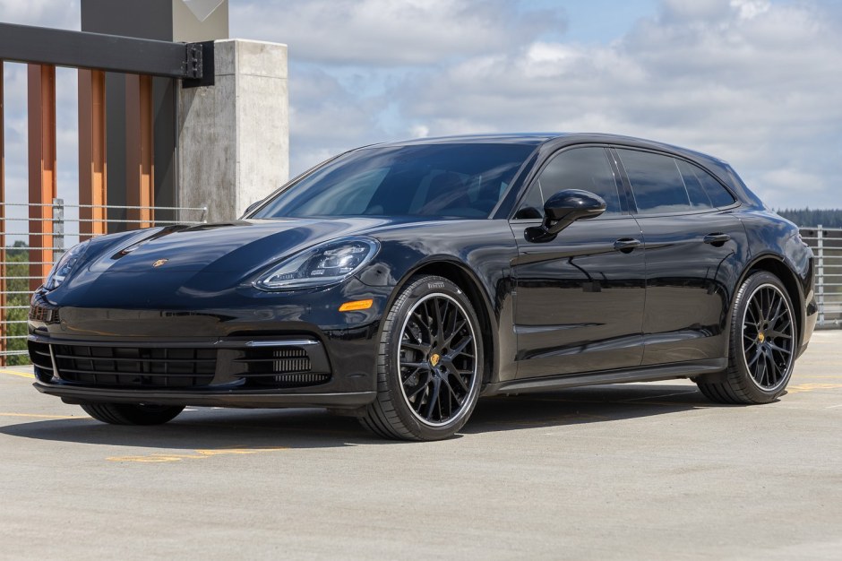 2018 Porsche Panamera sold at auction for $55,500