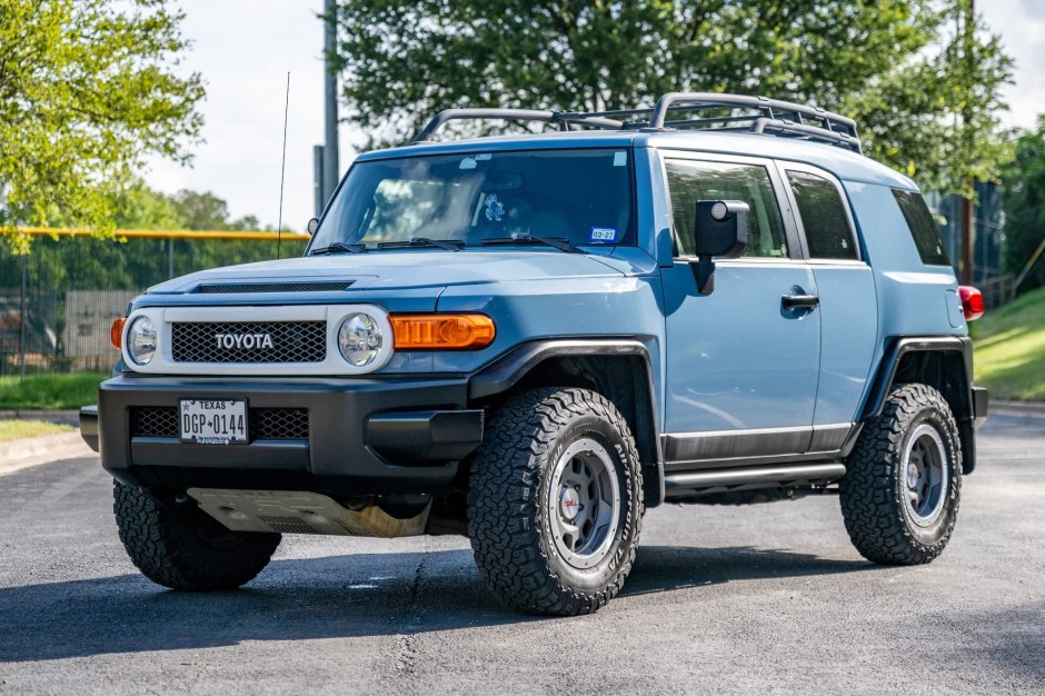 2014 Toyota FJ Cruiser sold at auction for $36,500