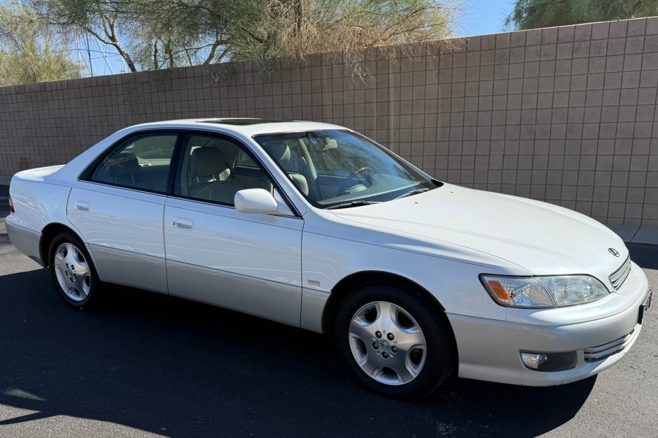2000 Lexus ES sold at auction for $6,700