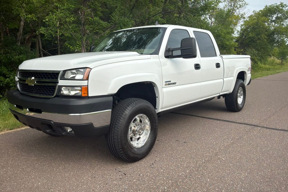 2007 Chevrolet Silverado sold at auction for $48,000