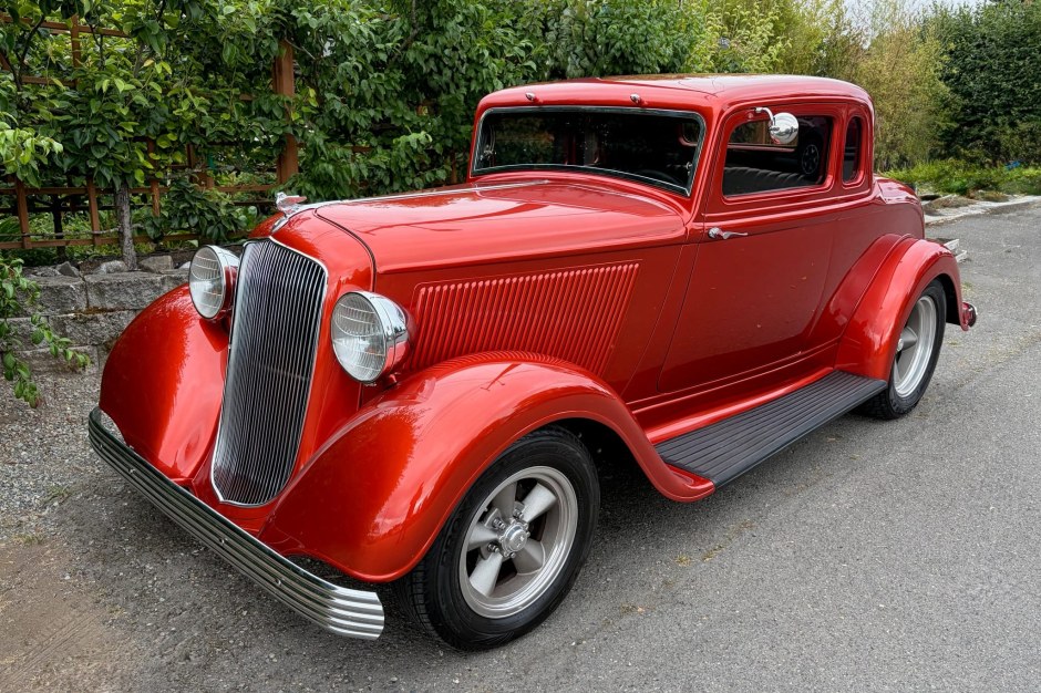 1933 Plymouth Deluxe sold at auction for $45,750