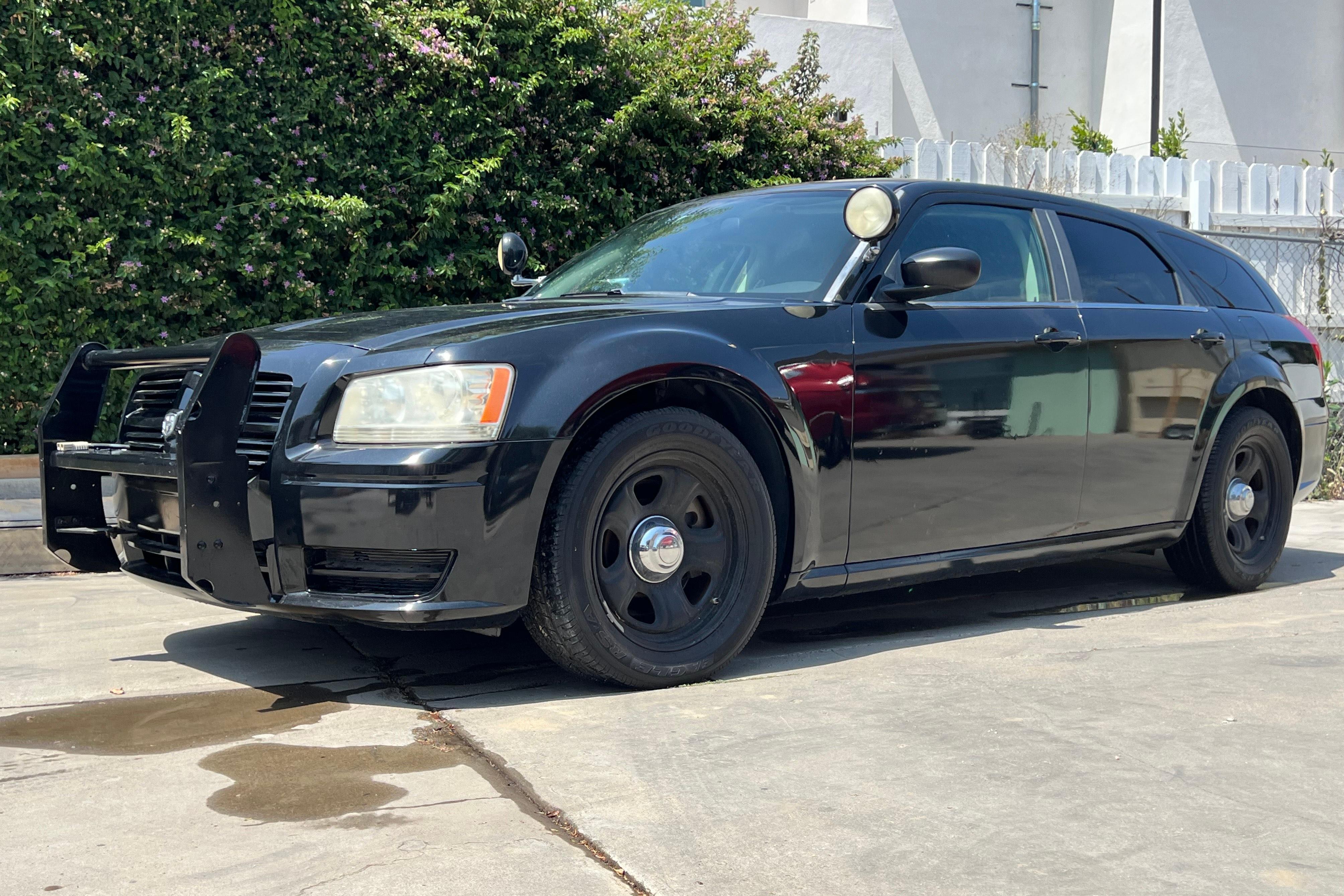 2008 Dodge Magnum sold at auction for $8,500