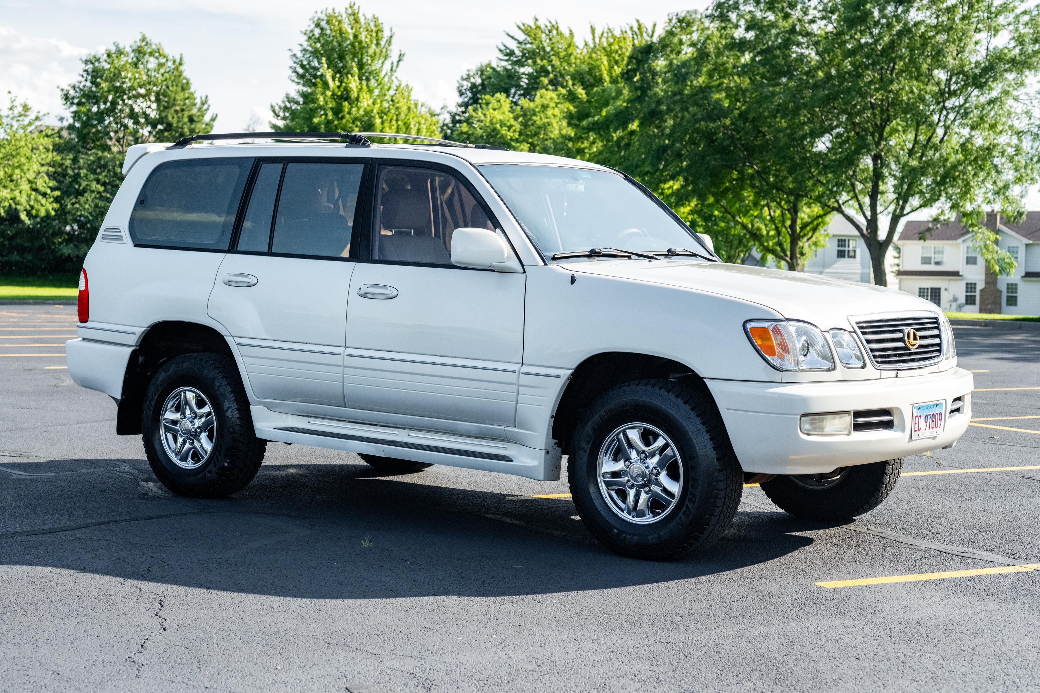 2001 Lexus LX sold at auction for $8,470