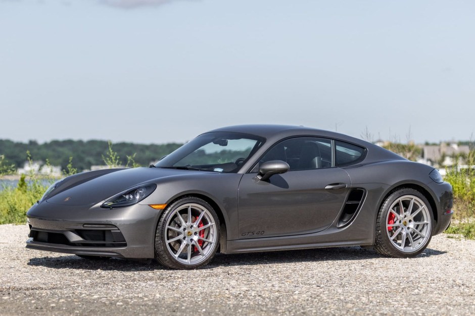 2025 Porsche Cayman sold at auction for $108,000
