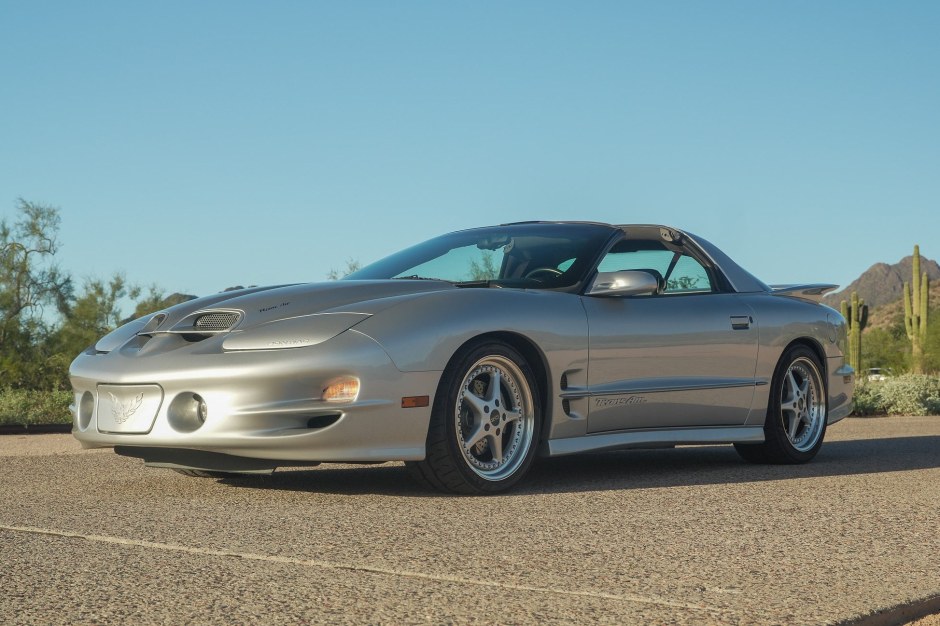 2000 Pontiac Firebird sold at auction for $30,750