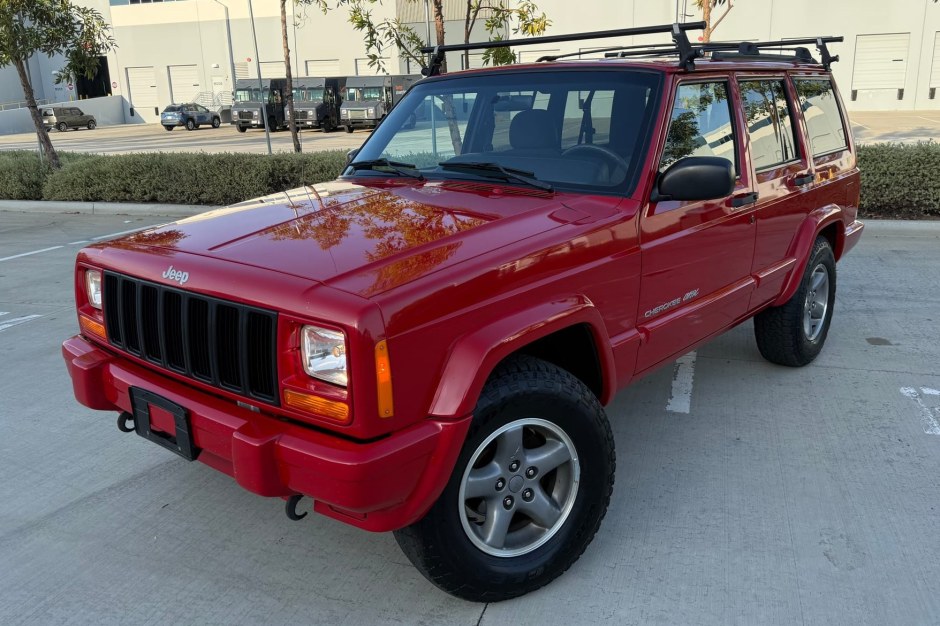 1999 Jeep Cherokee sold at auction for $16,000