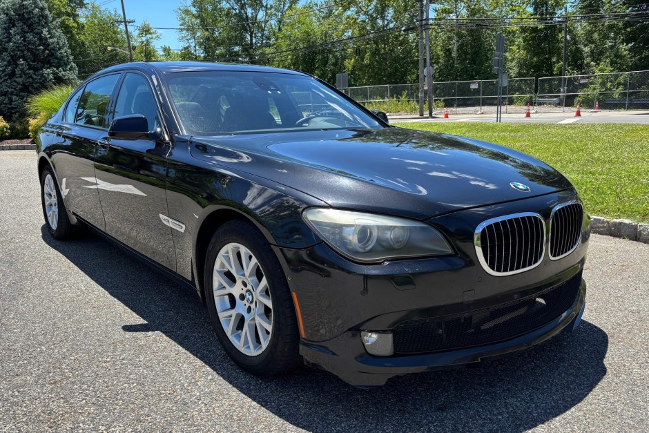 2012 BMW 7-Series sold at auction for $10,000