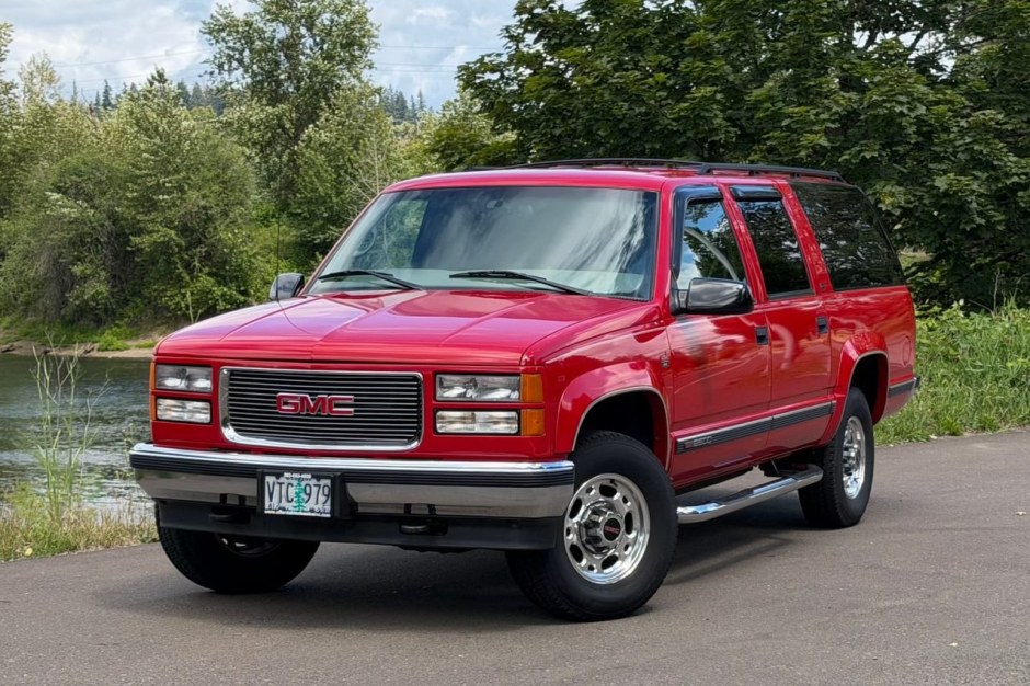 1997 GMC Suburban sold at auction for $26,850