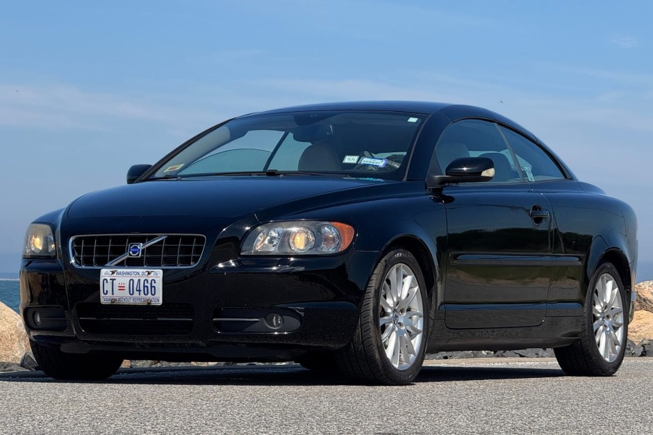 2006 Volvo C70 sold at auction for $4,000